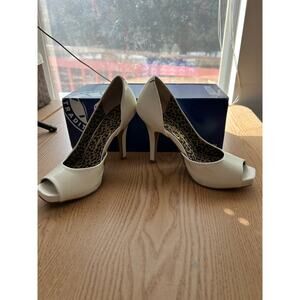 Women’s Jessica Simpson 3.75” Josette Heels 👠 White 5 1/2B